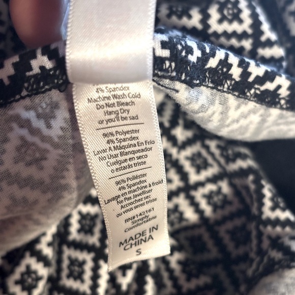 LuLaRoe Black and White Diamond Pattern Top Size Small - Picture 5 of 5